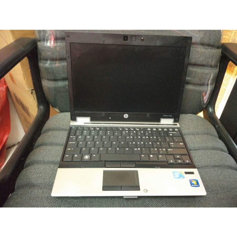 MUrah banget core i7 cuma 1jt .. HP elitebook 2540p. ram 4gb layar 12. bat OK. mulus
