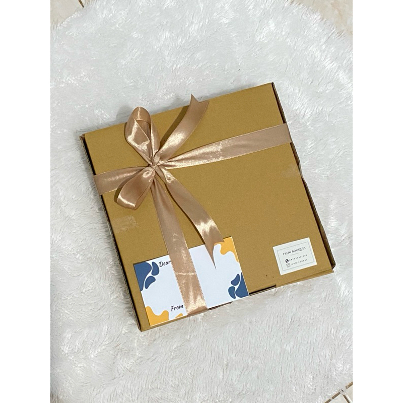 

HAMPERS BOX SNACK CHIKI HADIAH ULANG TAHUN WISUDA WEDDING HARI GURU VALENTINE HARI IBU ANNIVERSARY KADO NATAL