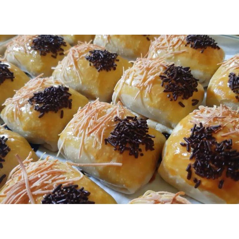 

BOLEN PISANG COKLAT 1 BOX ISI 10 pcs BOLPIS PASTRY