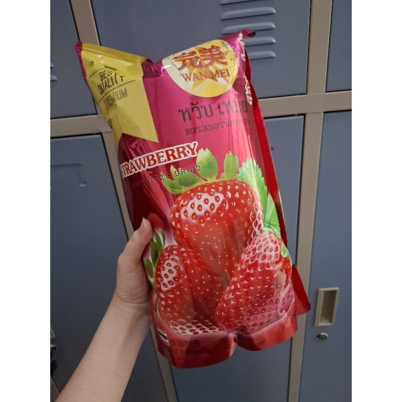 

wanmei wan mei strawberry kering feeeze frezee dry dried buah kering stroberi thailand bangkok manisan asem segar manis