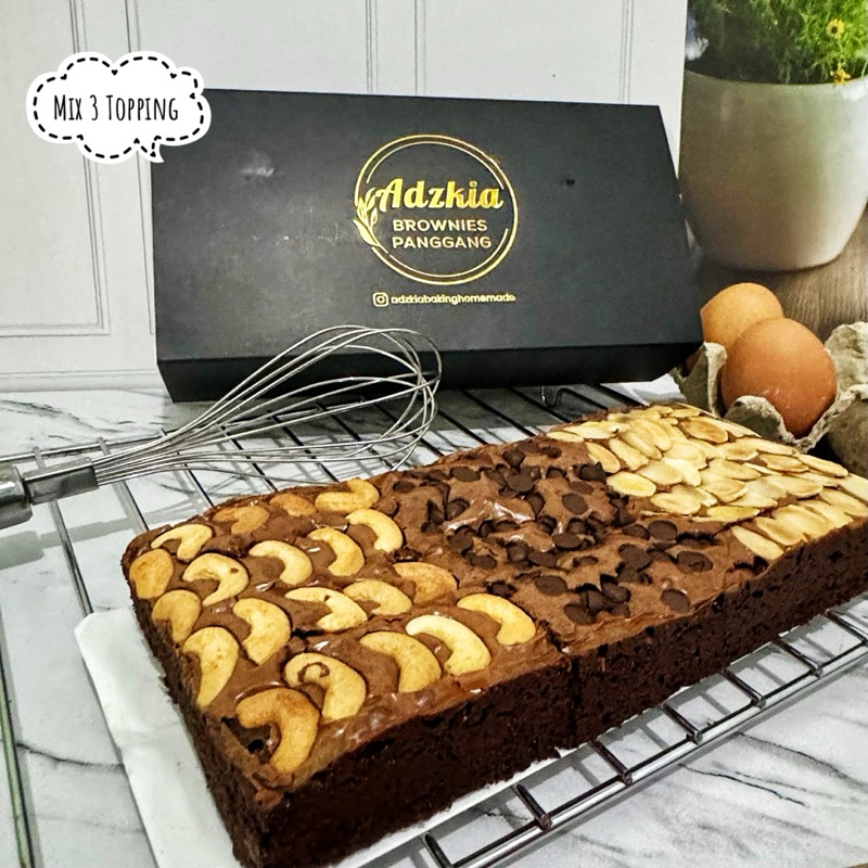 

Brownies Panggang Ukuran 22x10 cm | Fudgy Brownies | Mix 3 Topping