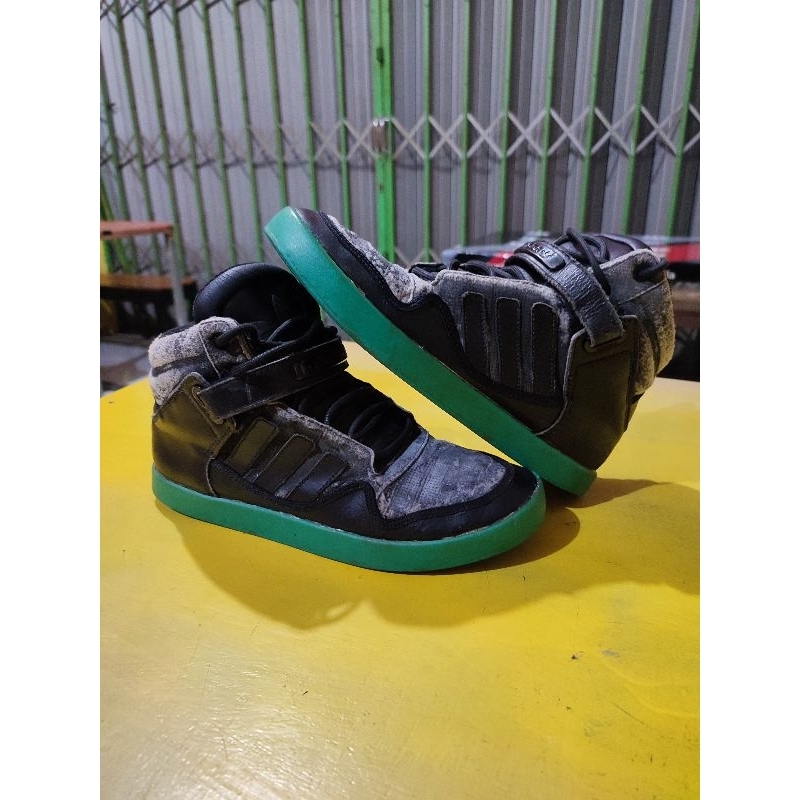 Sepatu Adidas Trefoil