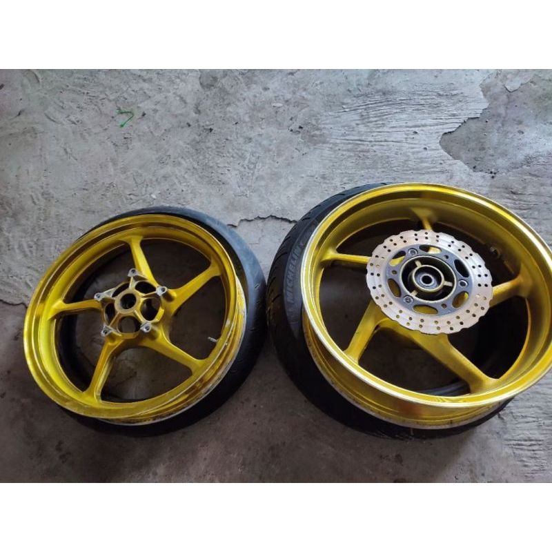 Velg Tapak Lebar gambot Delkevic Double Disk hitam dan gold zx25 r25 mt25 z250fi new ninja 250 karbu
