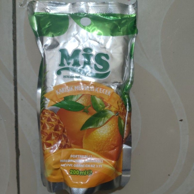 

minuman dengan rasa jeruk dan nanas