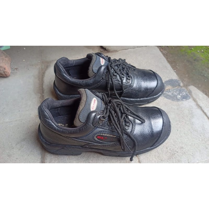 sepatu safety pendek kulit elten 41 second