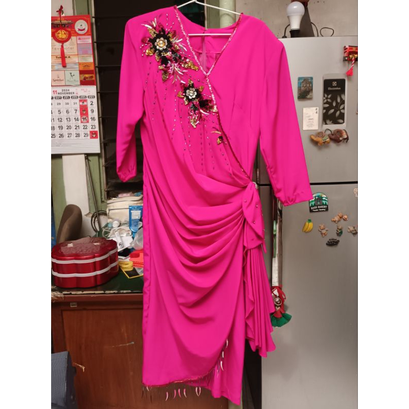 Dress Korea / Gaun Pesta Panjang warna Pink Fushia motif Bunga Hitam