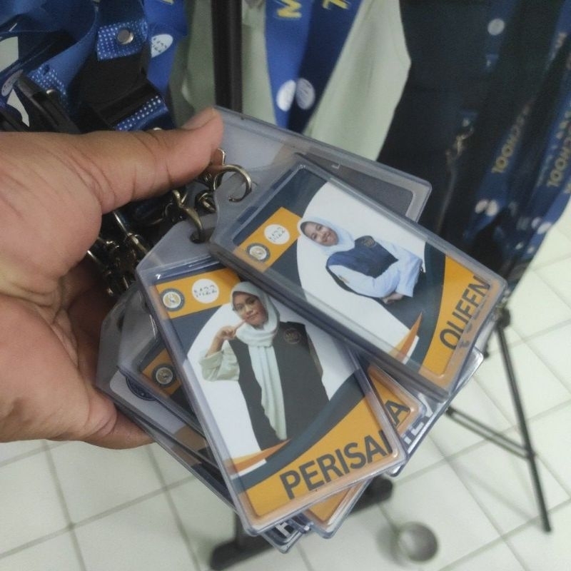 

kartu saja ya tanpa tempat dan lanyard