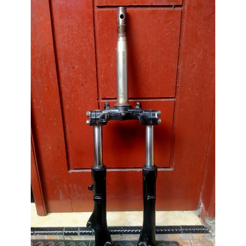 skok bheker depan Honda Vario125,,150 LED  + T segitiga orsinil
