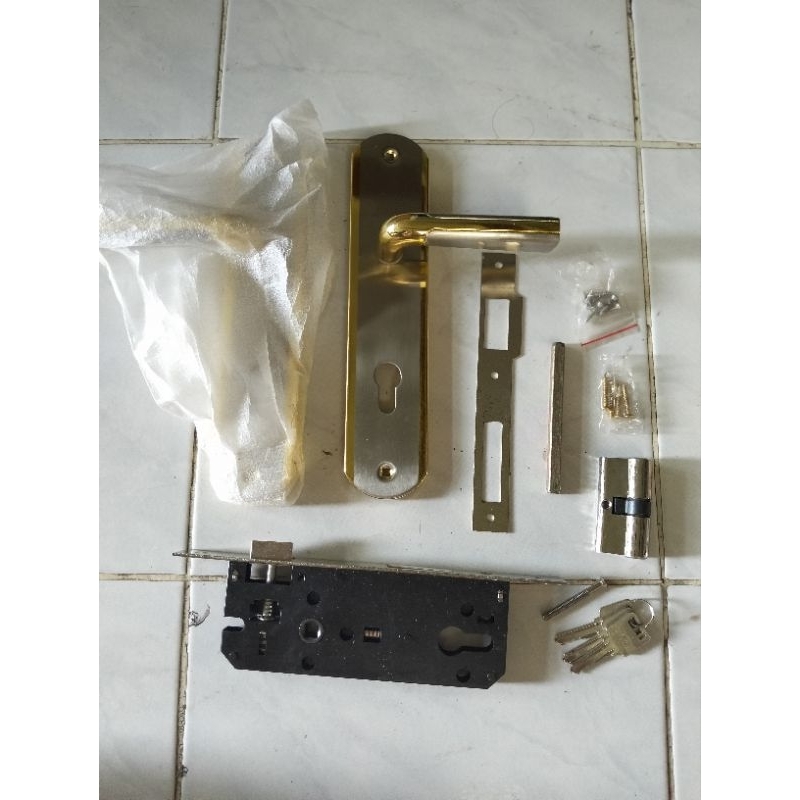 Handle set Kunci Pintu Rumah Merk Kodai