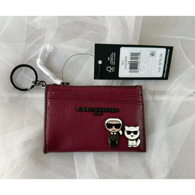 

Karl lagerfeld card chain. warna bario wine. Uk 11x7,5 cm.