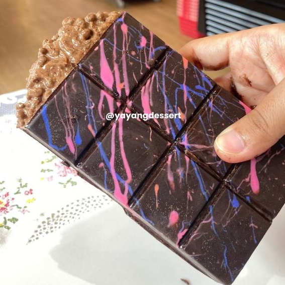 

Coklat Dubai Hazelnut JUMBO - Yayang Dessert
