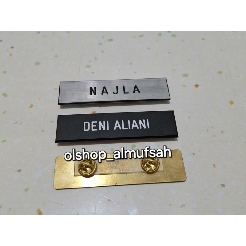 

Name tag pin gravir/paku