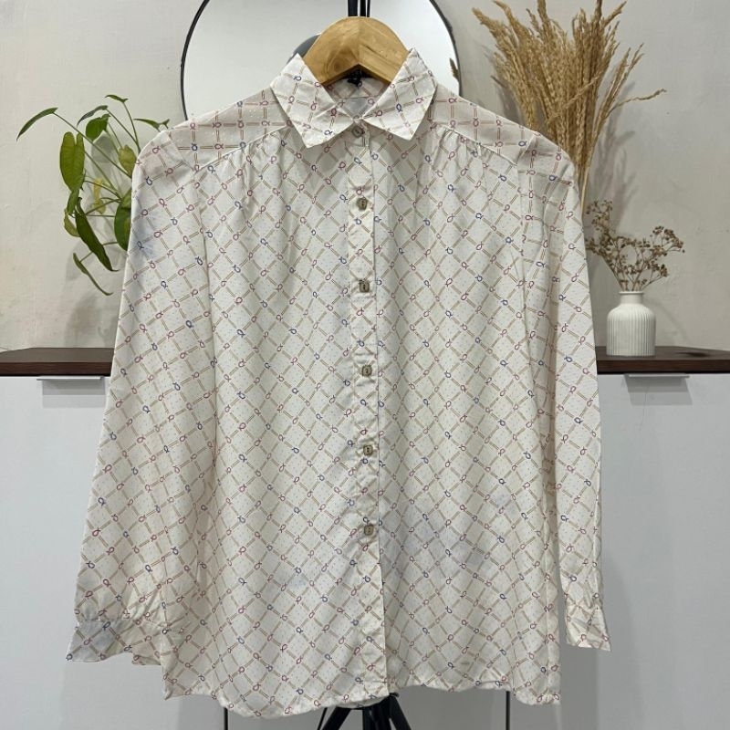 kemeja slim fit wanita