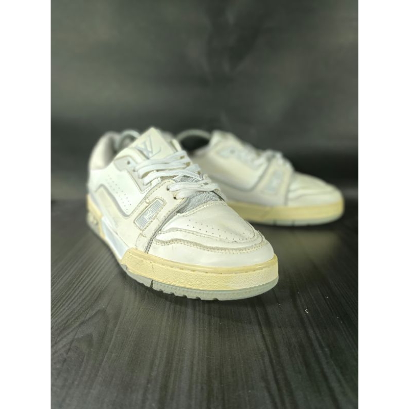 Sepatu Kasual LV Trainer White