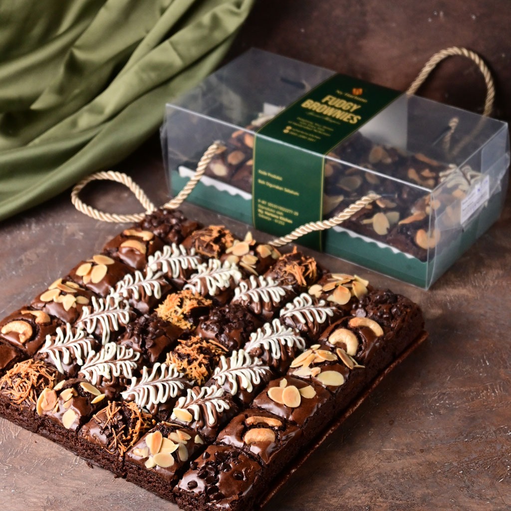 

HAMPERS BROWNIES | Kado Bingkisan Ater-Ater Ulang Tahun - Lebaran - Natal - Tahun Baru | Fudgy Brownies Panggang Sekat Premium by Ny. Hartono