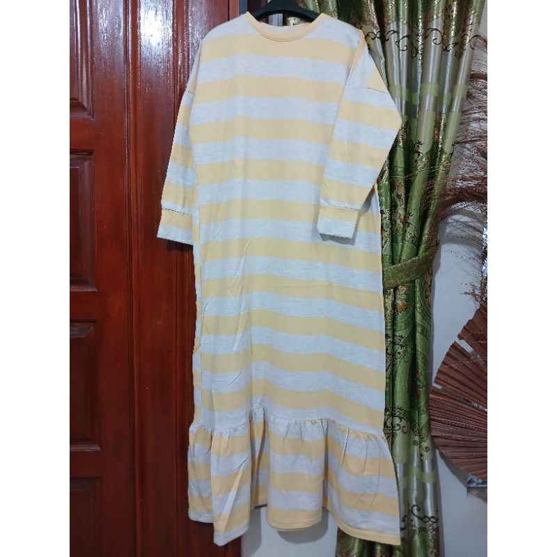 Preloved Gamis Kaos Lengan Panjang Garis-Garis Wanita