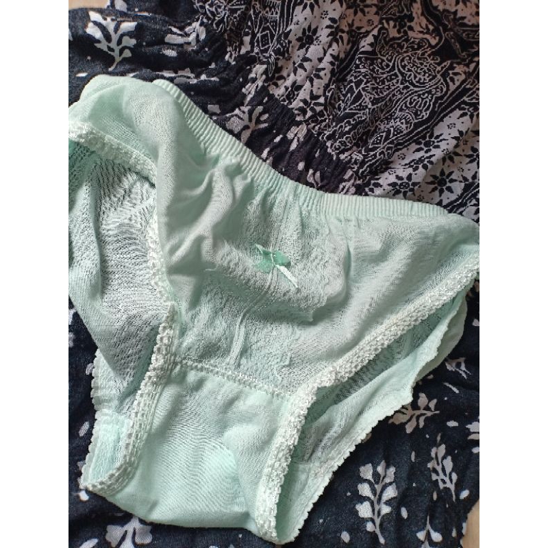 Celana Dalam Aroma Khas Wanita