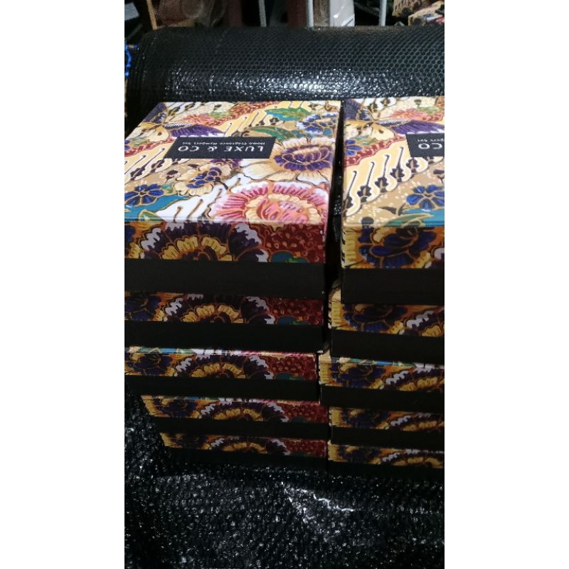 

custom hardbox , souvenir, kotak gift, box hampers design suka suka