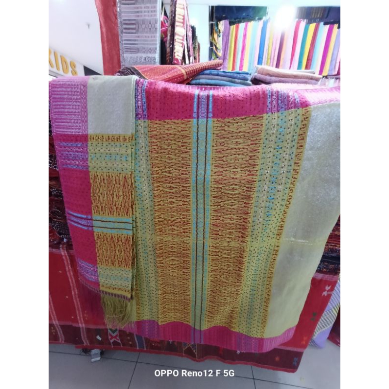 SONGKET TARUTUNG TUMTUMAN SAMBUNGAN WARNA HIJAU TUMPAL MERAH BENANG 1000 MARSIRAT FULL PAYET.