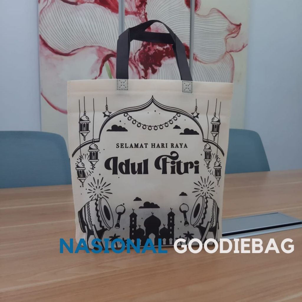 

TAS GOODIEBAG/TOTE BAG /BAHAN LAKEN EDISI IDUL FITRI MODEL HANDLE LIPATSAMPING