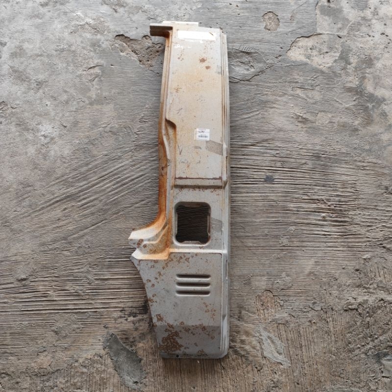 Pilar Belakang / Tiang Belakang L300 Minibus Sebelah Kiri. Original