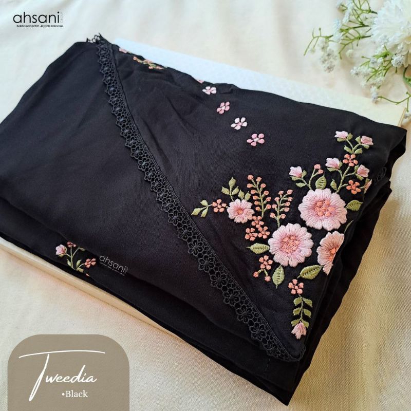 Ahsani Tweedia Mukena Hitam Black Bordir Mewah Cantik Rayon Twill Premium Adem Dingin Telekung Umroh