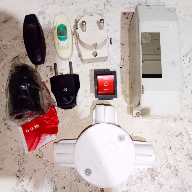 saklar colokan T fiting lampu rumah mcb listrik / part listrik / saklar stop kntak