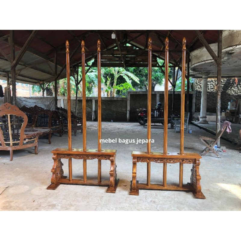 

stand bendera ukir jati - stand bendera dpr - stand bendera dprd - stand bendera kecamatan