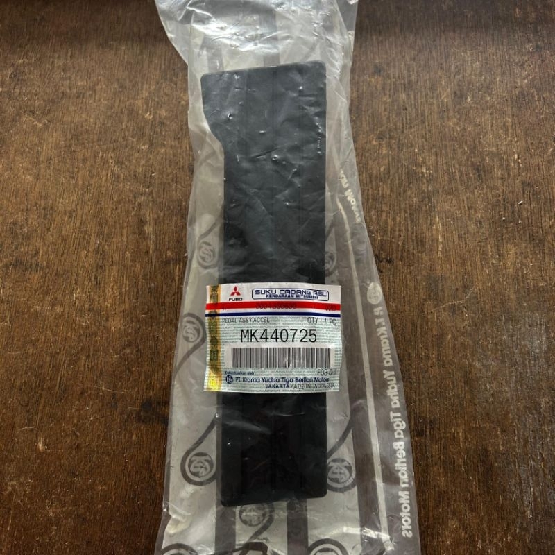 pedal gas canter original MK440725 pedal gas coltdiesel canter original pedal gas ps125 karet pedal 