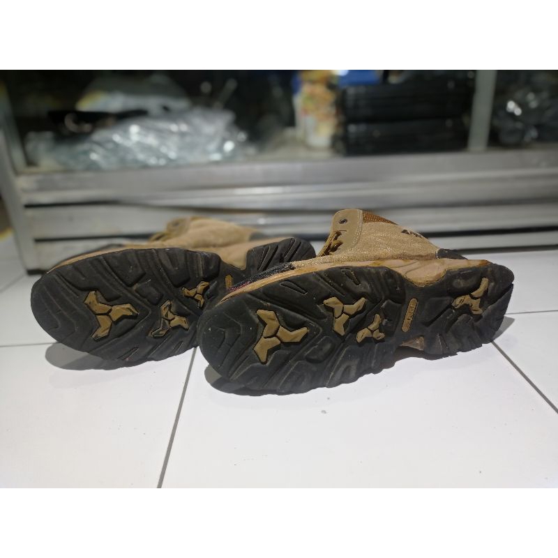 Sepatu Gunung Arei Cowok 42 Bekas