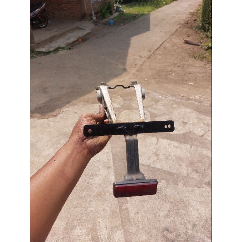 Breket Slebor Spakbor Belakang Dudukan Plat Nomor Bajaj Pulsar 200Ns 135 Original