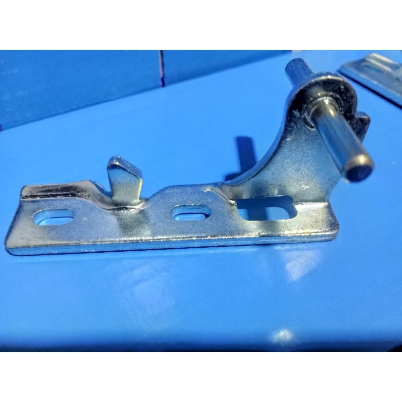 engsel kulkas 2 pintu  toshiba galacio