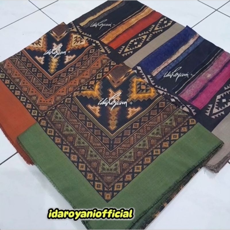 IDA ROYANI SCARF