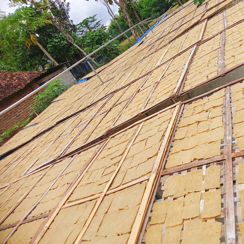 

Kerupuk Puli / Lempeng Khas Madiun