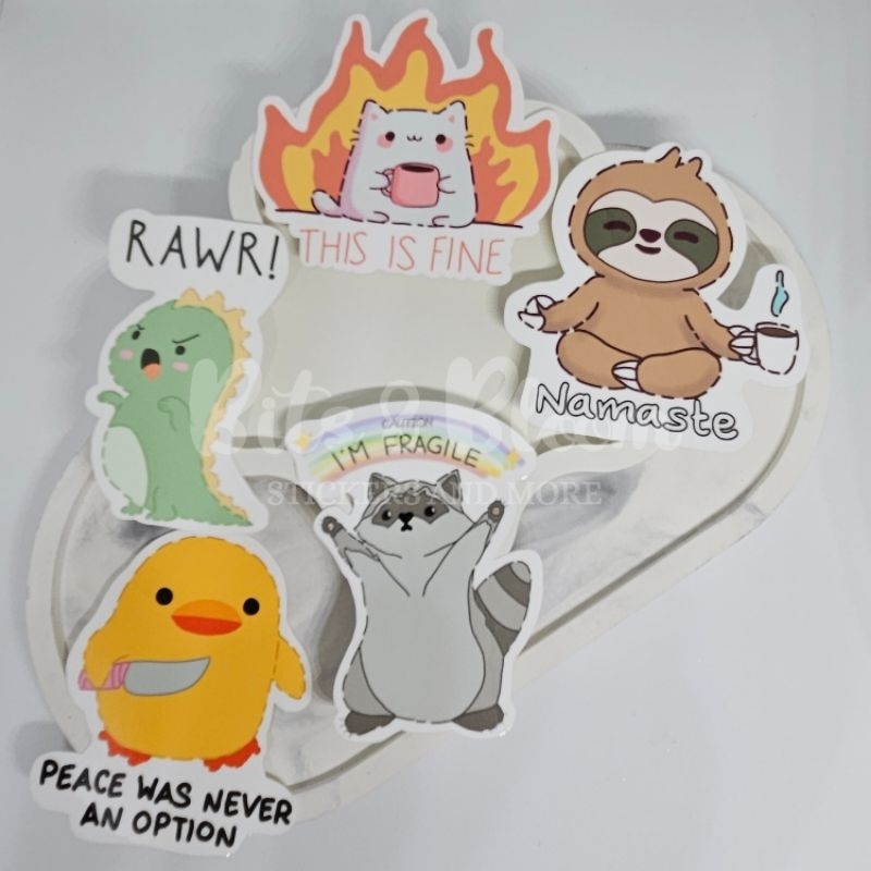 

[BnB] Sticker Kartun Hewan Lucu Aesthetic Vinyl Glossy Anti Air / Waterproof (untuk laptop, casing HP, diary, jurnal)