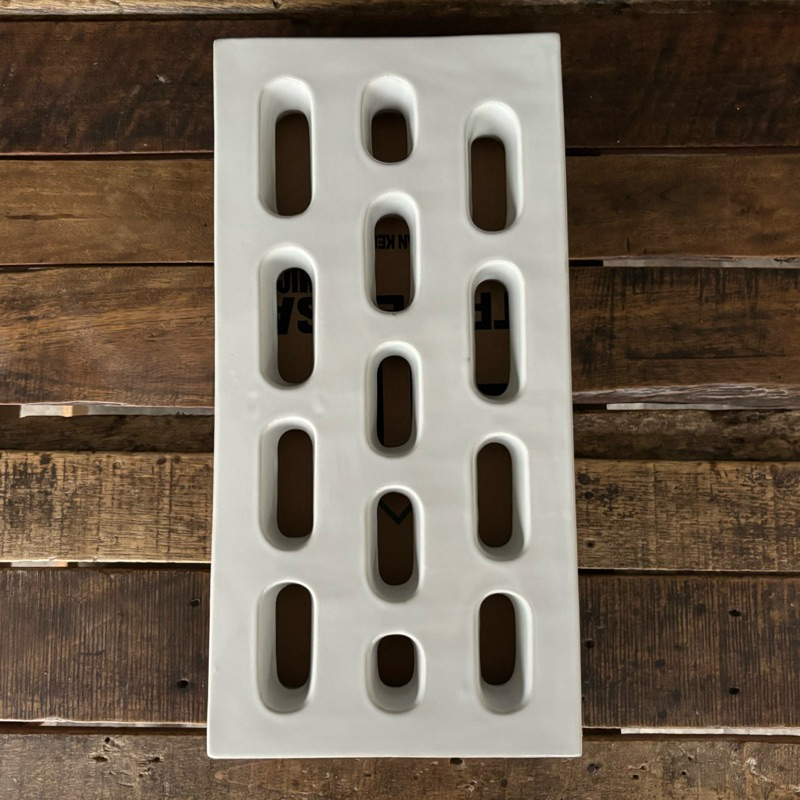 Roster / Keramik Trisensa / Keramik Lubang Angin Motif Minimalis 20x40 cm RO 72 E