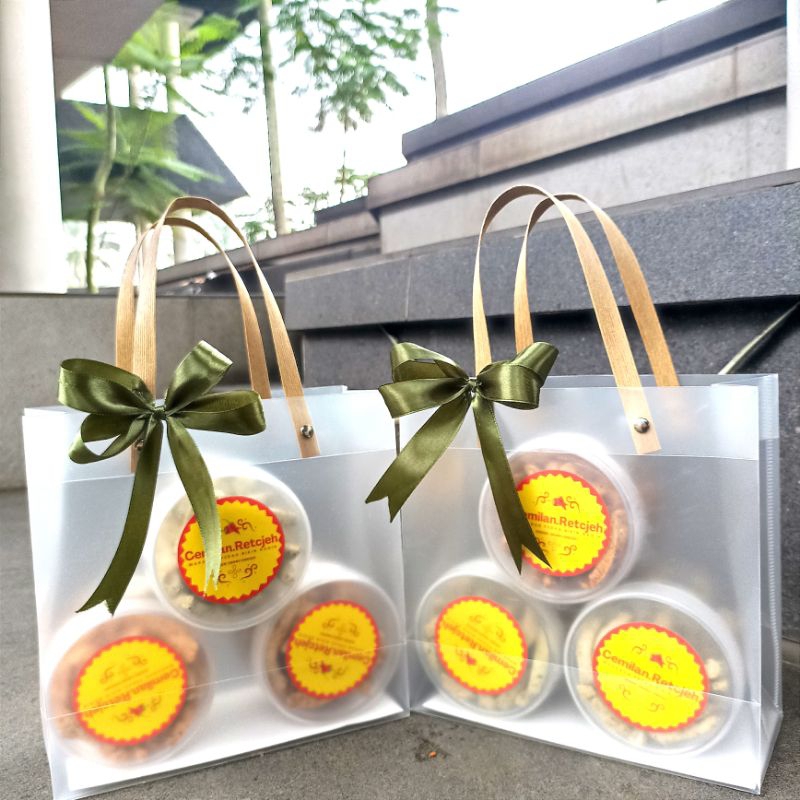 

Hampers Murah Cemilan 3 Toples