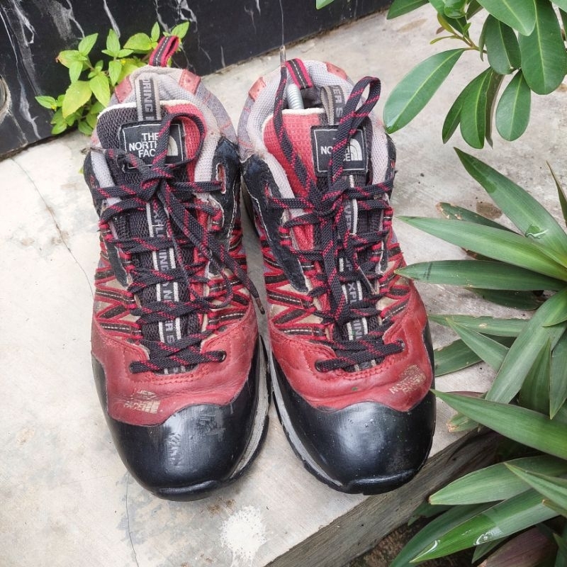 sepatu gunung second merk the north face size 44,5(28,5cm)