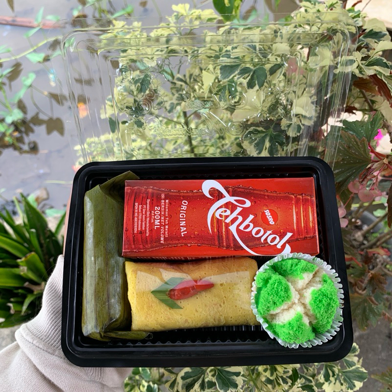 

Snack Box || Kue Kotak Untuk Acara,Hajatan,Dll