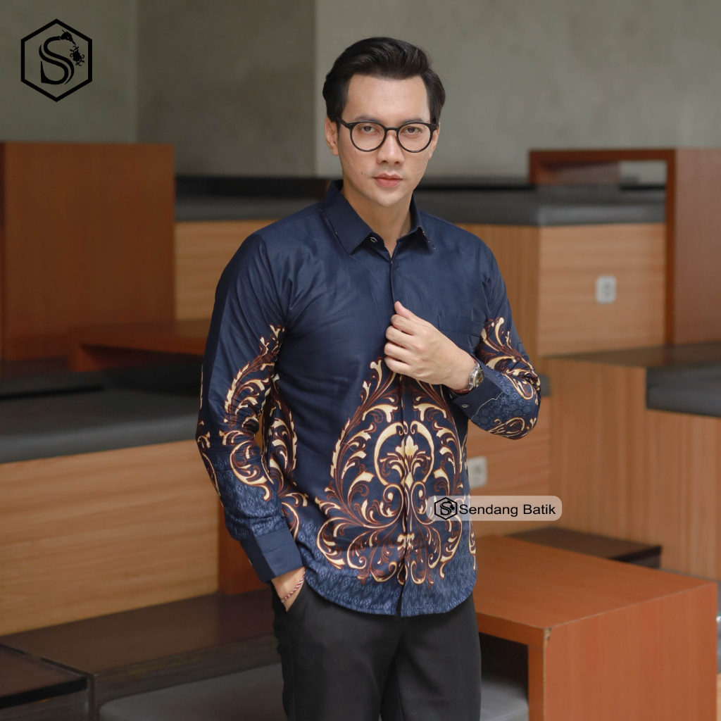 SENDANG BATIK Kemeja Batik Slimfit Pria Motif Chandika Biru Navy Lengan Panjang Bahan Katun Premium 