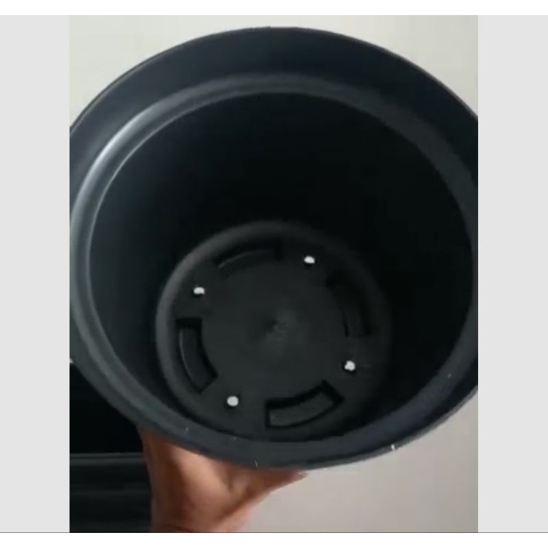 Pot hitam ukuran 30