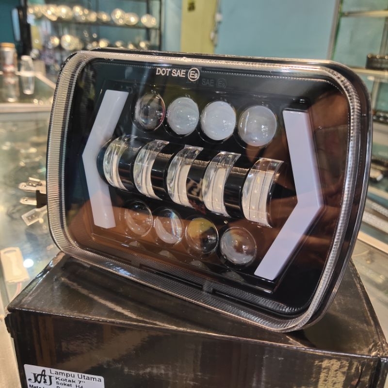 Headlamp Daymaker Kotak 7x5 Inch DRL < >