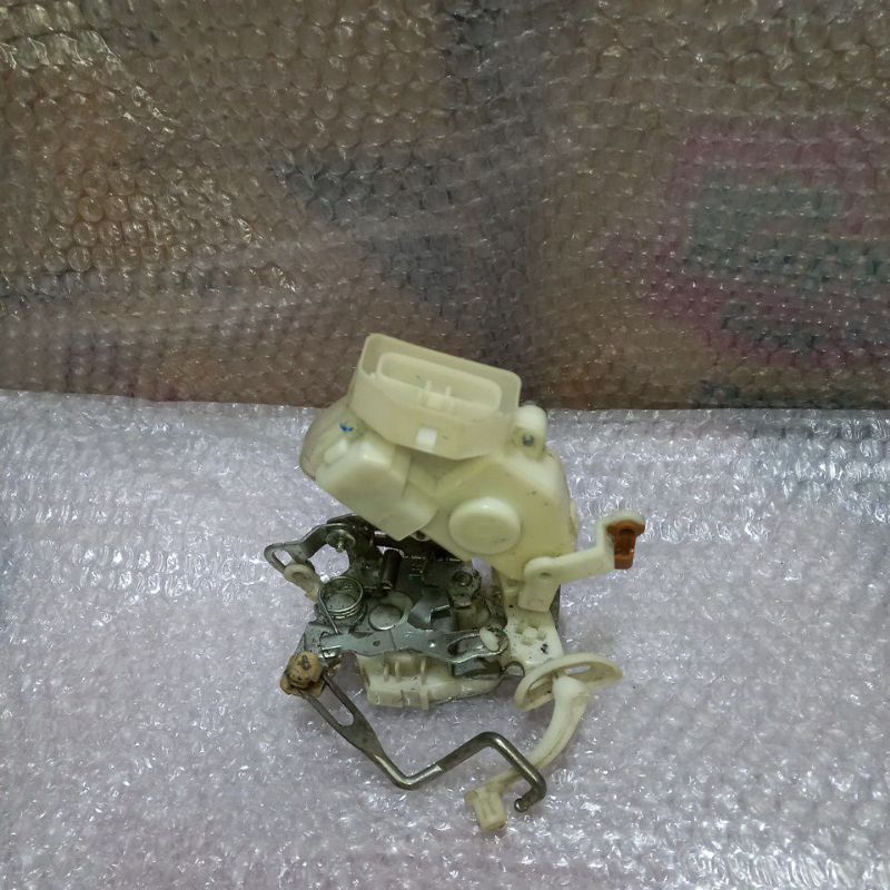 DOOR LOCK PINTU TOYOTA ETIOS DEPAN KANAN