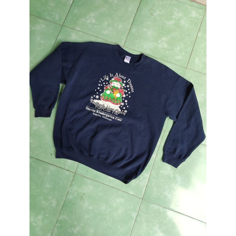 crewneck vintage christmas by gildan heavy cotton cr. 2005
