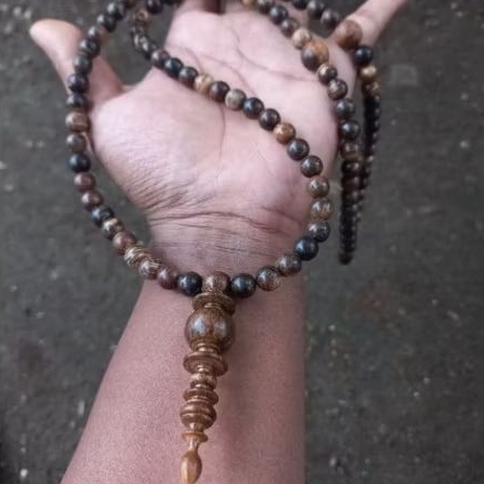 kalung tasbih kayu gaharu kalimantan