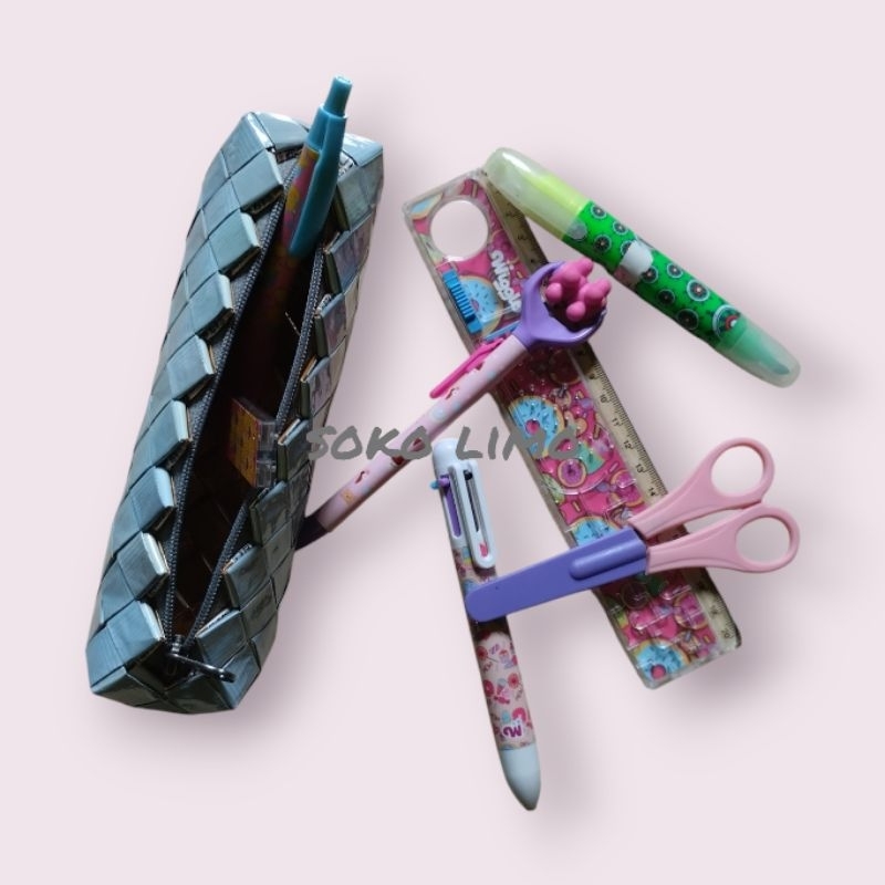 

Tempat pensil dari bekas bungkus kopi/ minuman sachet- Random