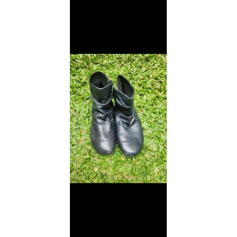 sepatu anak boot hitam kulit ori second preloved