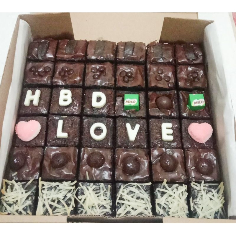 

[GRATIS 8 HURUF] Brownies Fudgy Premium 36 Potong Toping "MIX RANDOM" Panggang