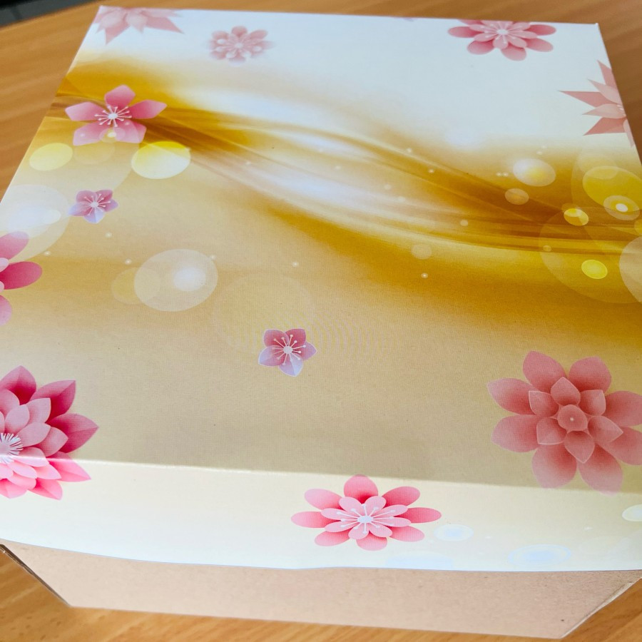 

( 5 Pcs ) Dus Hampers Kue Kering Natal Box Packaging Cheese Cake Motif Gold Flower Ukuran 25x25x10 cm