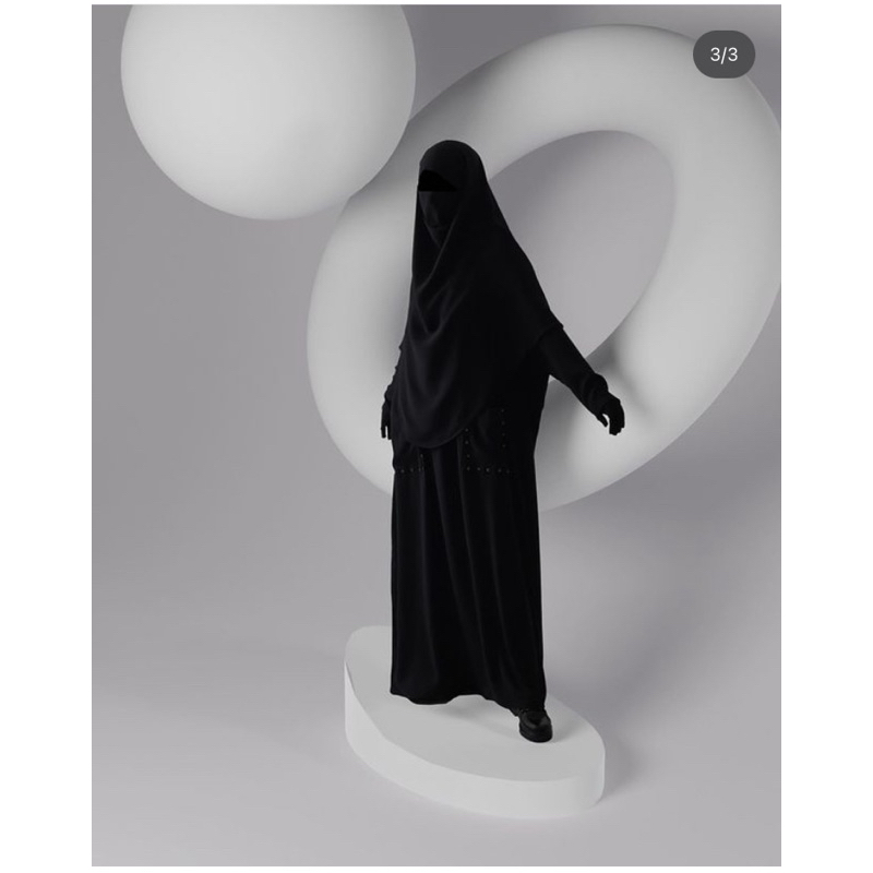 Laeeba dan FK short ouval aljenna (satu set).